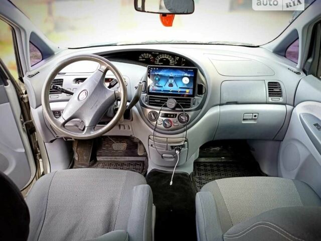 Серый Тойота Превиа, объемом двигателя 2.4 л и пробегом 240 тыс. км за 5900 $, фото 13 на Automoto.ua