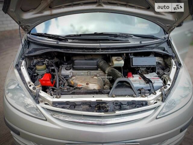 Серый Тойота Превиа, объемом двигателя 2.4 л и пробегом 240 тыс. км за 5900 $, фото 11 на Automoto.ua