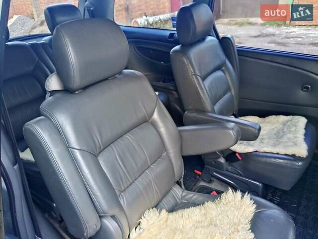 Серый Тойота Превиа, объемом двигателя 2.36 л и пробегом 310 тыс. км за 4900 $, фото 3 на Automoto.ua