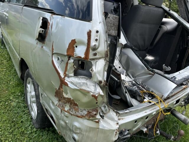 Серый Тойота Превиа, объемом двигателя 2 л и пробегом 300 тыс. км за 2722 $, фото 8 на Automoto.ua