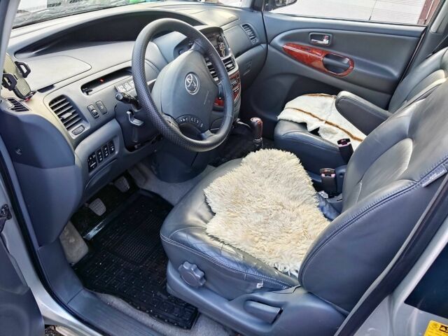 Серый Тойота Превиа, объемом двигателя 2.4 л и пробегом 310 тыс. км за 4900 $, фото 3 на Automoto.ua