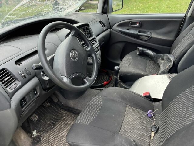 Серый Тойота Превиа, объемом двигателя 2 л и пробегом 300 тыс. км за 2722 $, фото 9 на Automoto.ua