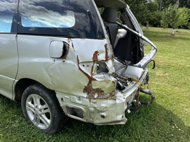 Серый Тойота Превиа, объемом двигателя 2 л и пробегом 300 тыс. км за 2722 $, фото 4 на Automoto.ua