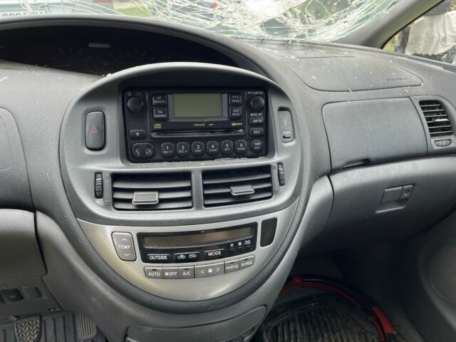 Серый Тойота Превиа, объемом двигателя 2 л и пробегом 300 тыс. км за 2722 $, фото 6 на Automoto.ua