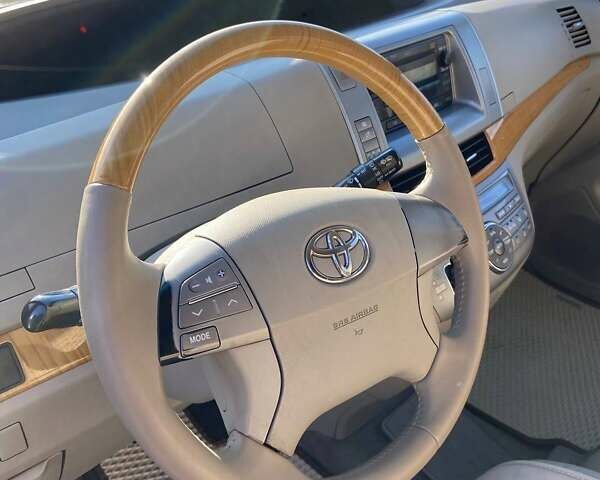 Серый Тойота Превиа, объемом двигателя 2.36 л и пробегом 330 тыс. км за 11000 $, фото 7 на Automoto.ua