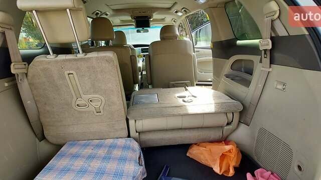 Серый Тойота Превиа, объемом двигателя 2.4 л и пробегом 700 тыс. км за 8800 $, фото 6 на Automoto.ua