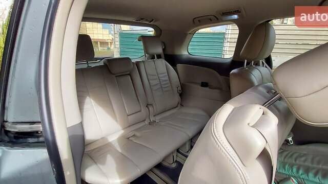 Серый Тойота Превиа, объемом двигателя 2.4 л и пробегом 700 тыс. км за 8800 $, фото 1 на Automoto.ua