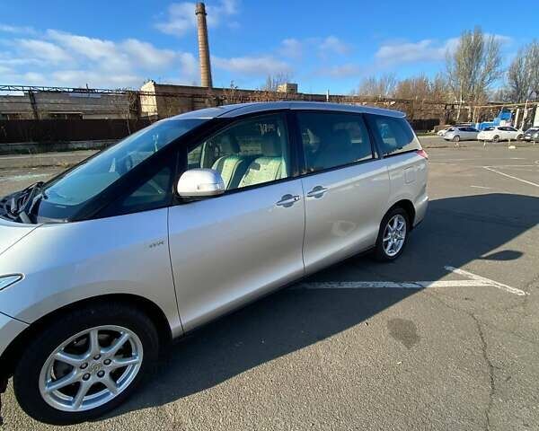 Серый Тойота Превиа, объемом двигателя 2.36 л и пробегом 330 тыс. км за 11000 $, фото 4 на Automoto.ua