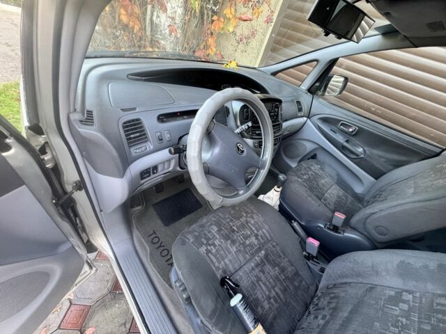 Серый Тойота Превиа, объемом двигателя 2 л и пробегом 250 тыс. км за 5000 $, фото 2 на Automoto.ua