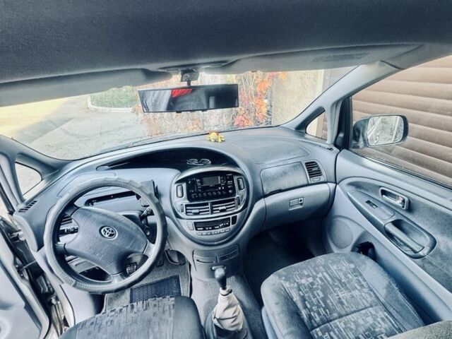 Серый Тойота Превиа, объемом двигателя 2 л и пробегом 250 тыс. км за 5000 $, фото 3 на Automoto.ua
