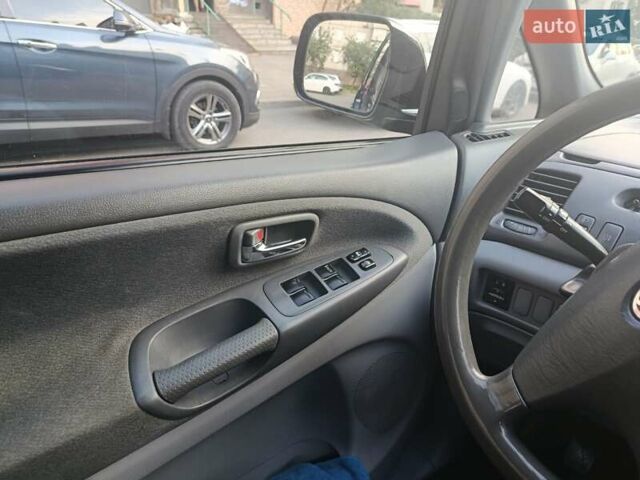 Синій Тойота Превіа, об'ємом двигуна 2 л та пробігом 197 тис. км за 6500 $, фото 35 на Automoto.ua