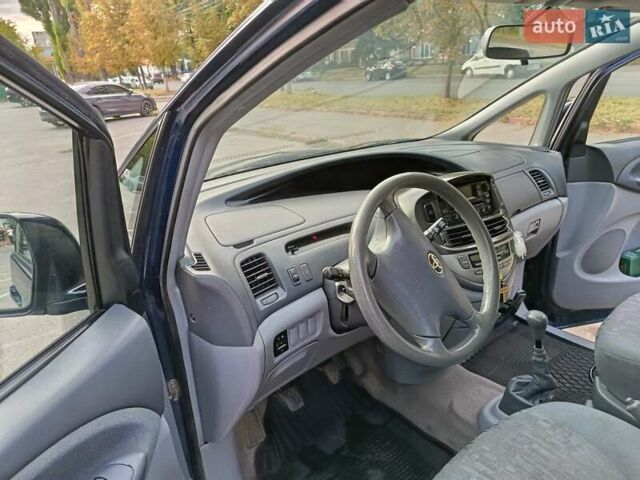 Синій Тойота Превіа, об'ємом двигуна 2 л та пробігом 197 тис. км за 6500 $, фото 11 на Automoto.ua