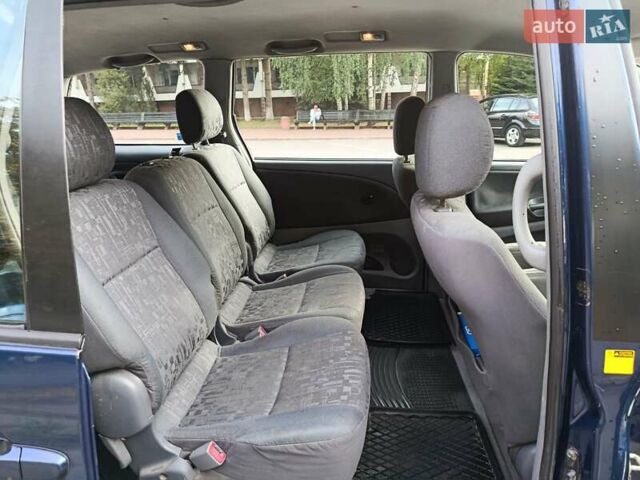 Синій Тойота Превіа, об'ємом двигуна 2 л та пробігом 197 тис. км за 6500 $, фото 7 на Automoto.ua