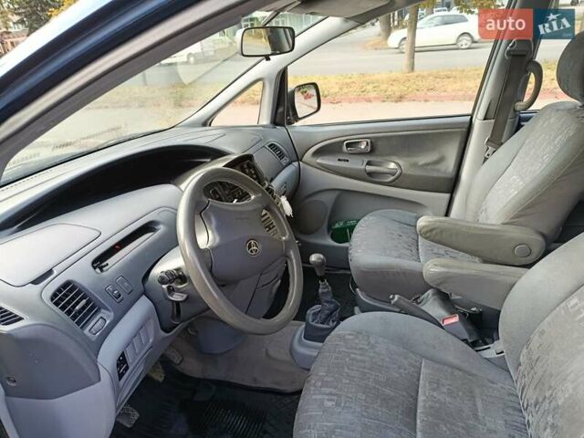 Синій Тойота Превіа, об'ємом двигуна 2 л та пробігом 197 тис. км за 6500 $, фото 19 на Automoto.ua