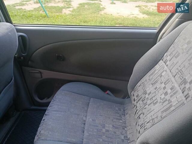 Синій Тойота Превіа, об'ємом двигуна 2 л та пробігом 197 тис. км за 6500 $, фото 34 на Automoto.ua