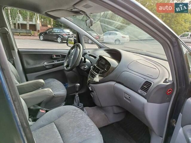 Синій Тойота Превіа, об'ємом двигуна 2 л та пробігом 197 тис. км за 6500 $, фото 6 на Automoto.ua