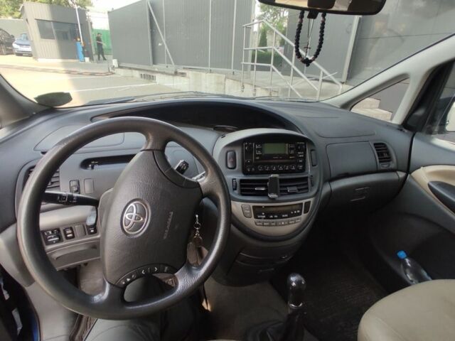 Синий Тойота Превиа, объемом двигателя 2 л и пробегом 380 тыс. км за 4500 $, фото 5 на Automoto.ua