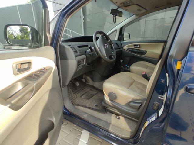 Синий Тойота Превиа, объемом двигателя 2 л и пробегом 380 тыс. км за 4500 $, фото 4 на Automoto.ua