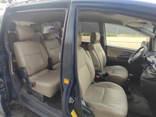 Синий Тойота Превиа, объемом двигателя 2 л и пробегом 380 тыс. км за 4500 $, фото 6 на Automoto.ua