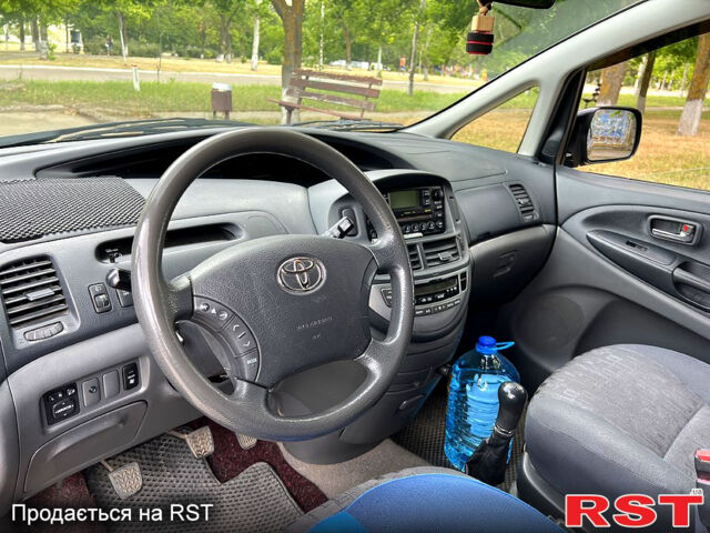 Синий Тойота Превиа, объемом двигателя 2 л и пробегом 276 тыс. км за 7400 $, фото 5 на Automoto.ua