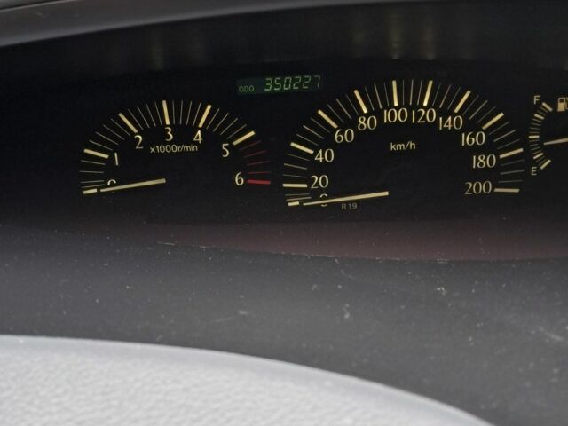 Зеленый Тойота Превиа, объемом двигателя 2 л и пробегом 350 тыс. км за 5700 $, фото 5 на Automoto.ua