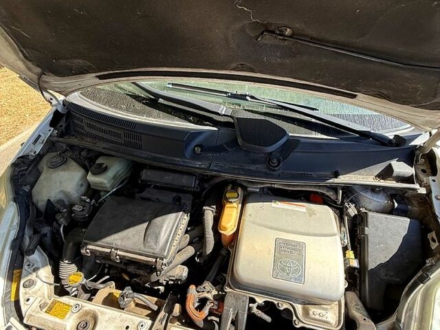 Белый Тойота Приус, объемом двигателя 1.5 л и пробегом 250 тыс. км за 2850 $, фото 1 на Automoto.ua