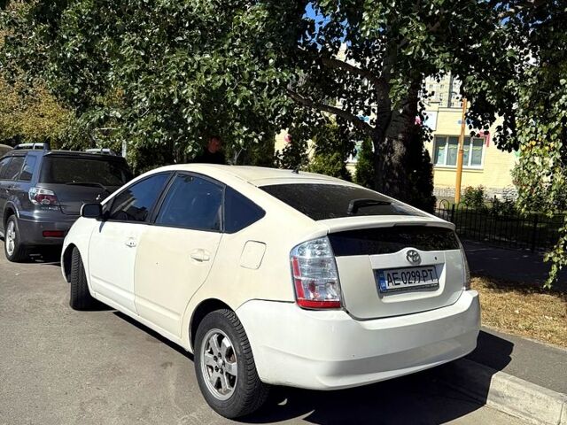 Белый Тойота Приус, объемом двигателя 1.5 л и пробегом 250 тыс. км за 2850 $, фото 2 на Automoto.ua