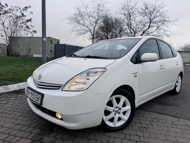 Белый Тойота Приус, объемом двигателя 1.5 л и пробегом 270 тыс. км за 5750 $, фото 2 на Automoto.ua