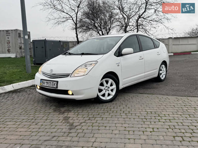 Белый Тойота Приус, объемом двигателя 1.5 л и пробегом 270 тыс. км за 5750 $, фото 4 на Automoto.ua
