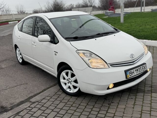 Белый Тойота Приус, объемом двигателя 1.5 л и пробегом 270 тыс. км за 5750 $, фото 5 на Automoto.ua