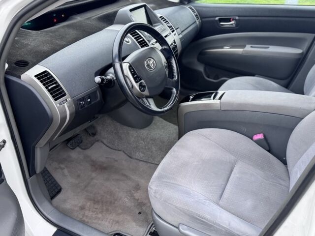 Белый Тойота Приус, объемом двигателя 1.5 л и пробегом 270 тыс. км за 5750 $, фото 20 на Automoto.ua