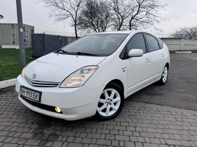 Белый Тойота Приус, объемом двигателя 1.5 л и пробегом 270 тыс. км за 5750 $, фото 3 на Automoto.ua