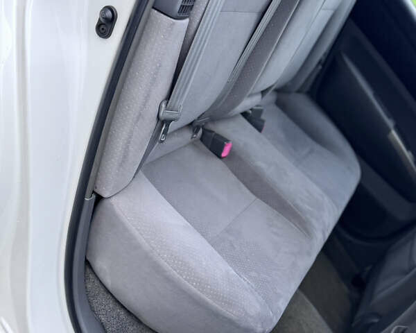 Белый Тойота Приус, объемом двигателя 1.5 л и пробегом 270 тыс. км за 5750 $, фото 37 на Automoto.ua