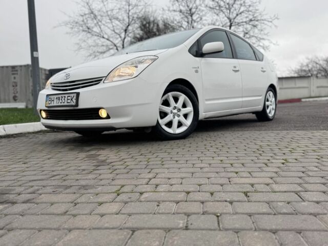 Белый Тойота Приус, объемом двигателя 1.5 л и пробегом 270 тыс. км за 5750 $, фото 4 на Automoto.ua