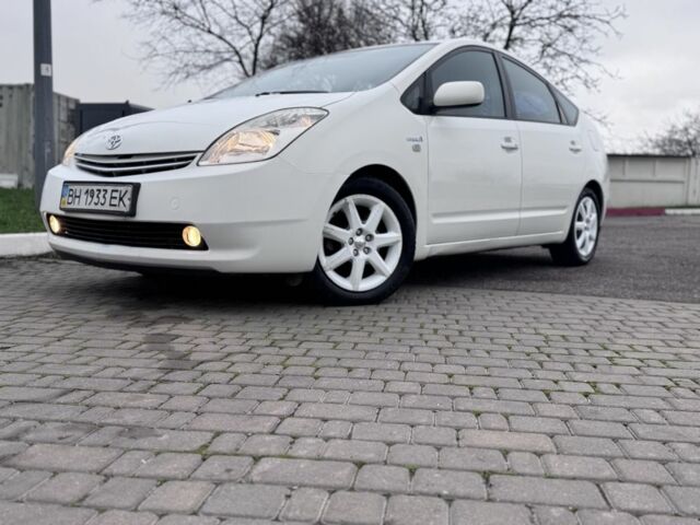 Белый Тойота Приус, объемом двигателя 1.5 л и пробегом 270 тыс. км за 5750 $, фото 1 на Automoto.ua