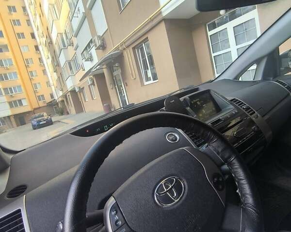 Белый Тойота Приус, объемом двигателя 1.5 л и пробегом 274 тыс. км за 8000 $, фото 3 на Automoto.ua