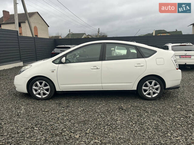 Белый Тойота Приус, объемом двигателя 1.5 л и пробегом 159 тыс. км за 13500 $, фото 6 на Automoto.ua