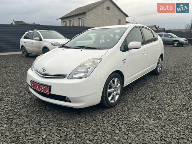 Белый Тойота Приус, объемом двигателя 1.5 л и пробегом 159 тыс. км за 13500 $, фото 7 на Automoto.ua