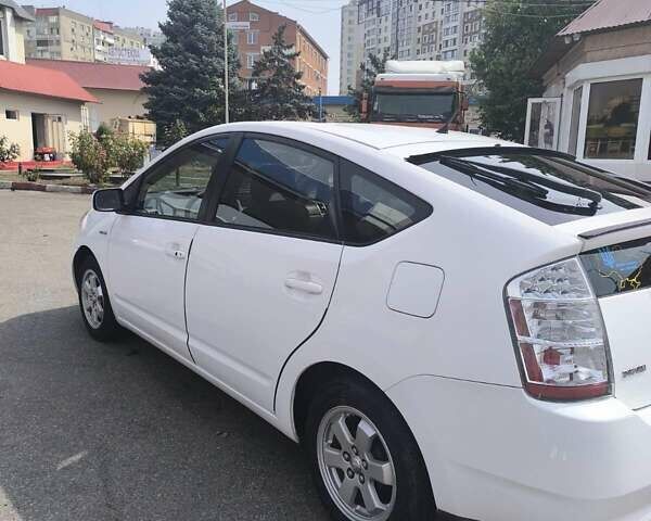 Белый Тойота Приус, объемом двигателя 1.5 л и пробегом 274 тыс. км за 8000 $, фото 5 на Automoto.ua