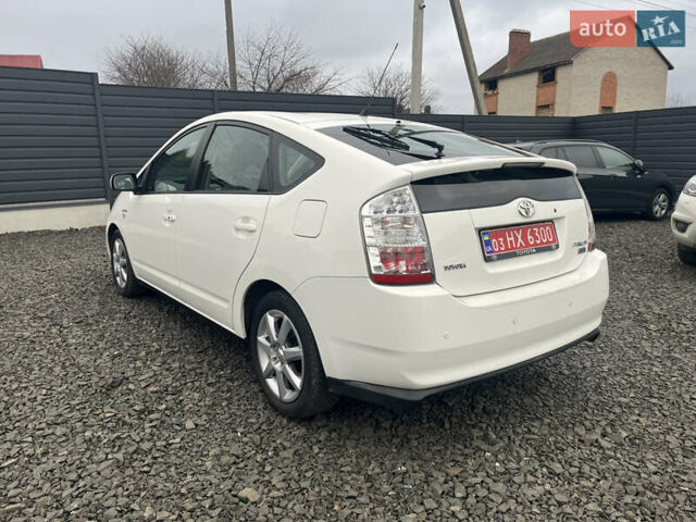 Белый Тойота Приус, объемом двигателя 1.5 л и пробегом 159 тыс. км за 13500 $, фото 5 на Automoto.ua