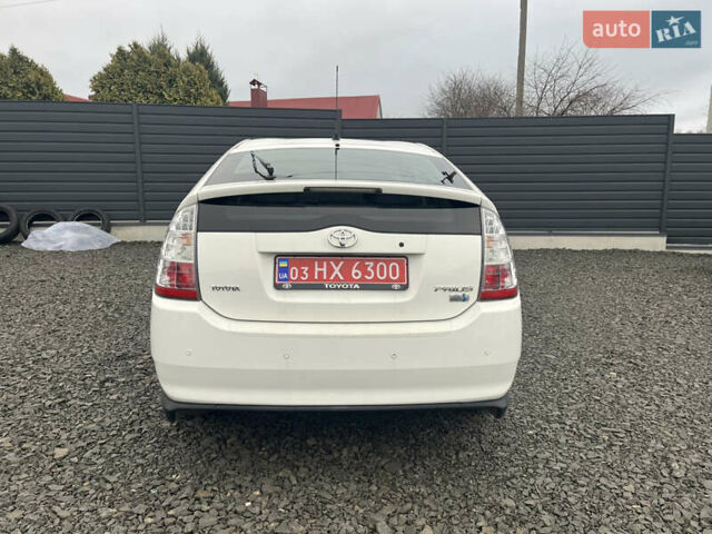 Белый Тойота Приус, объемом двигателя 1.5 л и пробегом 159 тыс. км за 13500 $, фото 4 на Automoto.ua