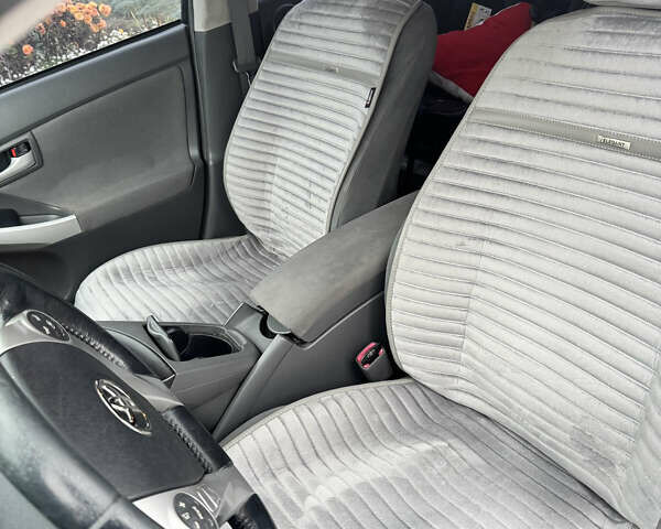 Белый Тойота Приус, объемом двигателя 1.8 л и пробегом 255 тыс. км за 10500 $, фото 3 на Automoto.ua