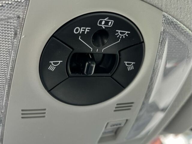 Білий Тойота Пріус, об'ємом двигуна 1.8 л та пробігом 195 тис. км за 12300 $, фото 14 на Automoto.ua