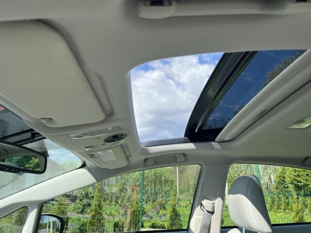 Білий Тойота Пріус, об'ємом двигуна 1.8 л та пробігом 195 тис. км за 12300 $, фото 22 на Automoto.ua