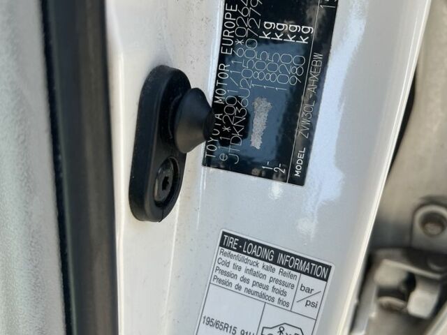 Білий Тойота Пріус, об'ємом двигуна 1.8 л та пробігом 195 тис. км за 12300 $, фото 16 на Automoto.ua