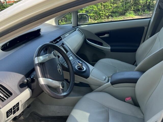 Білий Тойота Пріус, об'ємом двигуна 1.8 л та пробігом 195 тис. км за 12300 $, фото 8 на Automoto.ua