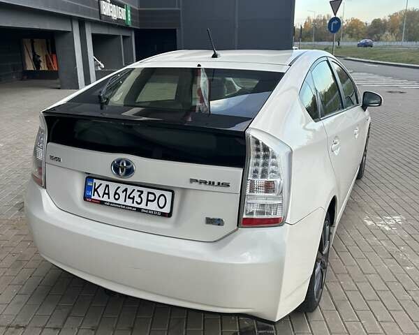 Белый Тойота Приус, объемом двигателя 1.8 л и пробегом 293 тыс. км за 10950 $, фото 3 на Automoto.ua