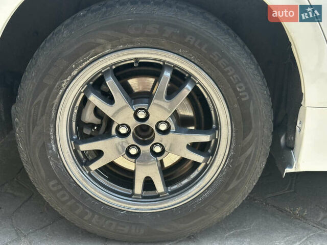 Белый Тойота Приус, объемом двигателя 1.8 л и пробегом 310 тыс. км за 8900 $, фото 5 на Automoto.ua