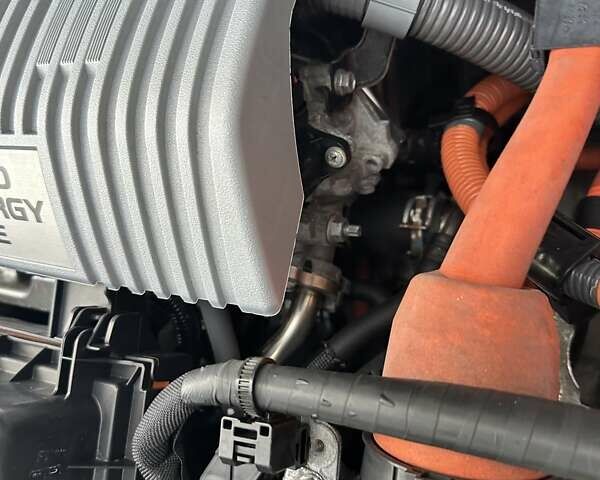 Белый Тойота Приус, объемом двигателя 1.8 л и пробегом 293 тыс. км за 10950 $, фото 16 на Automoto.ua