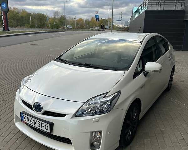 Белый Тойота Приус, объемом двигателя 1.8 л и пробегом 293 тыс. км за 10950 $, фото 4 на Automoto.ua